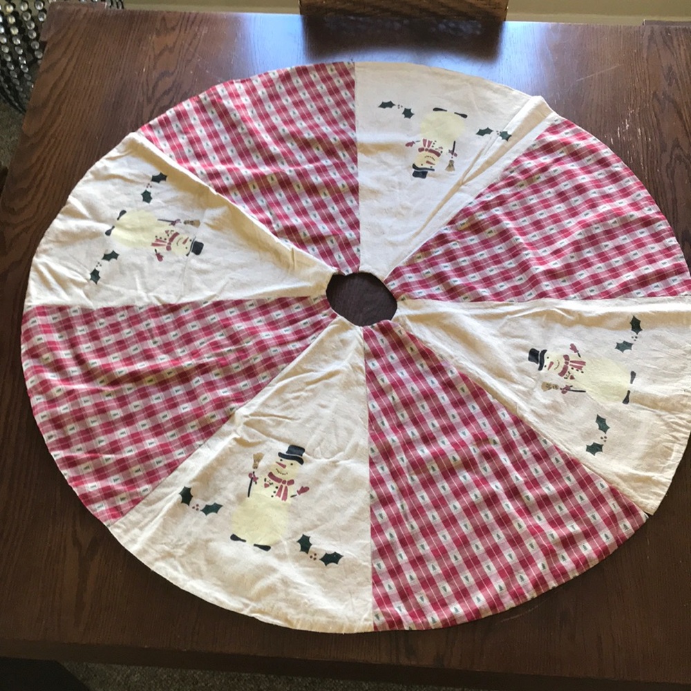 Cottage Style Christmas Tree Skirt